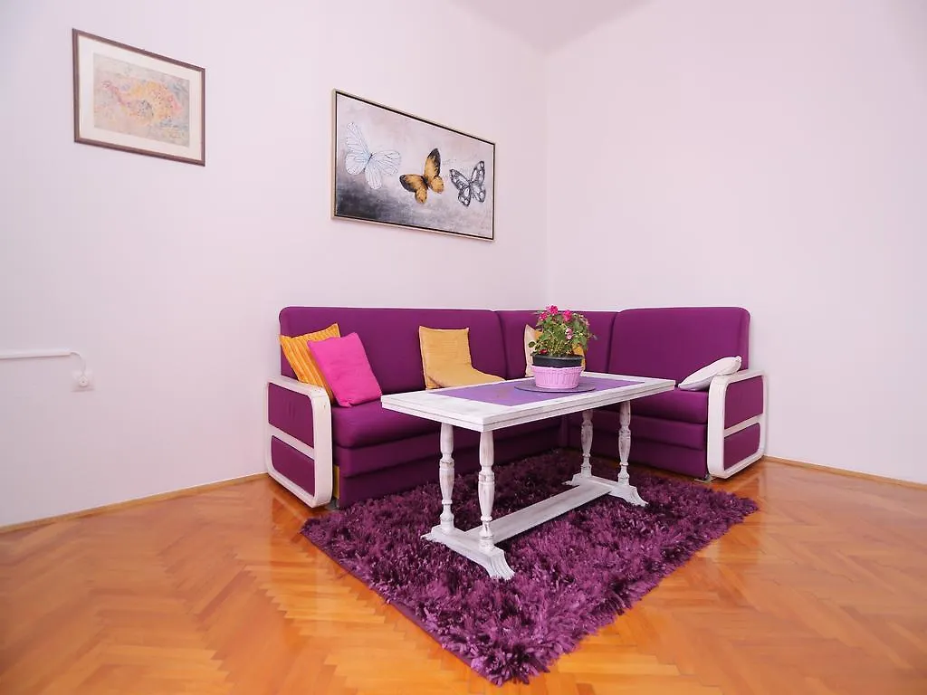 Apartment Liatris Split 0*,
