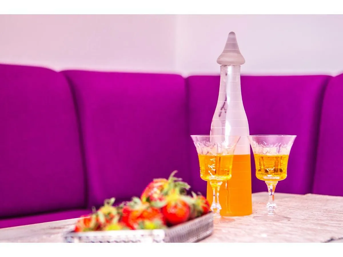 Apartment Liatris Split